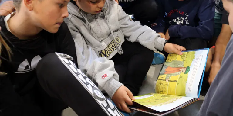 Educació avança el desplegament del Pla nacional del llibre i la lectura per augmentar l'hàbit lector entre els alumnes