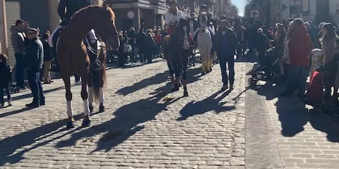 La festa de Sant Antoni celebra 150 anys de presència a Caldes en una jornada perfecta, malgrat el fred