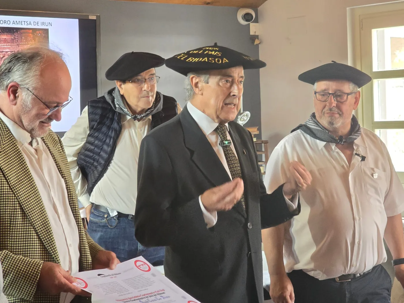 EL CORO AMETSA NOMBRADO ILUSTRE CAPELOMÁGNICO DEL PAÍS DEL BIDASOA POR LOS CHAPELAUNDIS DE IRUN