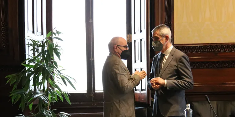 L'informe de Bayona obre la porta a retirar les llicències per edat als que ja no van a treballar al Parlament