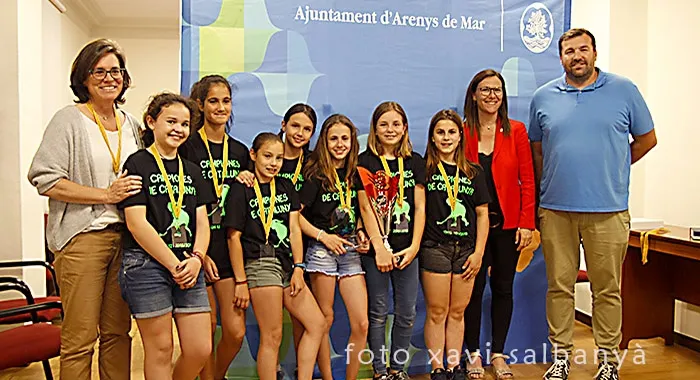 El reconeixement es va fer ahir a la tarda a la Sala de Plens de l'Ajuntament ( Foto: Xavi SalbanyÃ