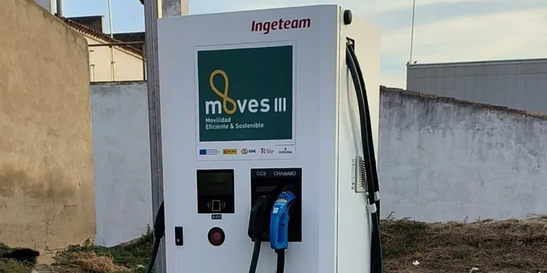 L’Ajuntament de Constantí instal·la dos nous punts de recàrrega per a vehicles elèctrics