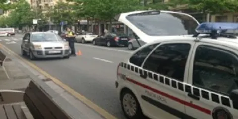 LA POLICÍA LOCAL DE IRUN REALIZA UNA CAMPAÑA DE CONCIENCIACIÓN Y CONTROL DEL USO DE MÓVILES Y NAVEGADORES