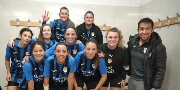 La Riera desperta i s’endú el derbi contra el Creixell (8-1)