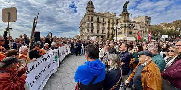 Mig miler de persones es manifesten per reclamar una atenció continuada de l’ictus al Camp de Tarragona
