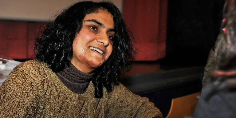 Nadia Ghulam: “A l’Afganistan necessitem professors i no militars”