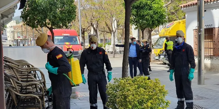 Xavier Amor agraeix la tasca de desinfecció feta a Pineda per la UME i la feina diària de la Brigada Municipal