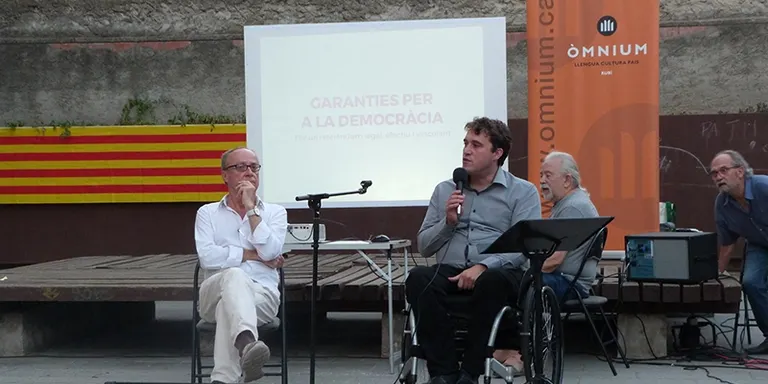 El diputat del PDeCat, David Bonvehí, visita Rubí per explicar la llei del referèndum