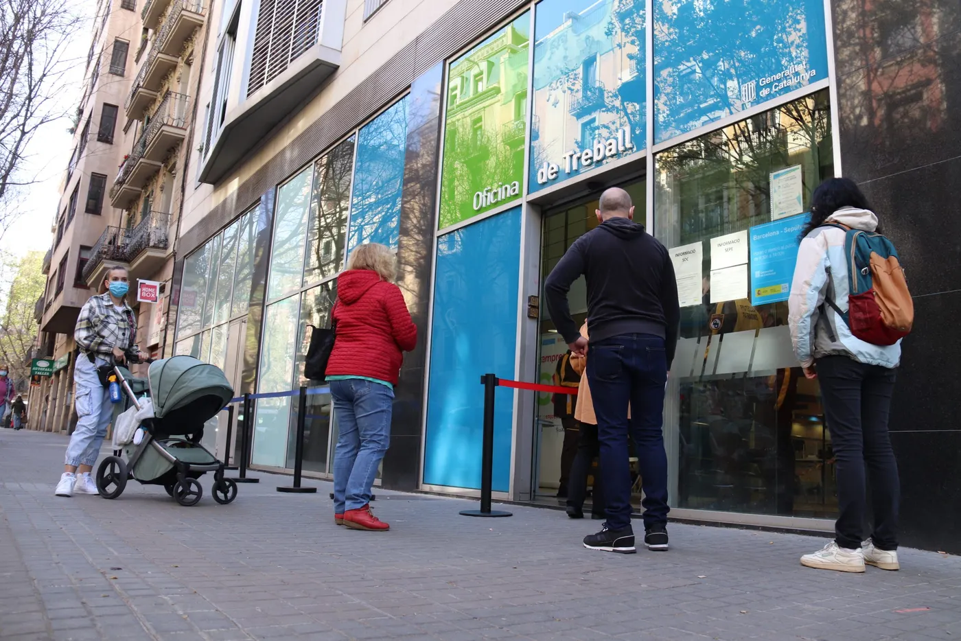 La contractació indefinada baixa durant el segon trimestre de 2023