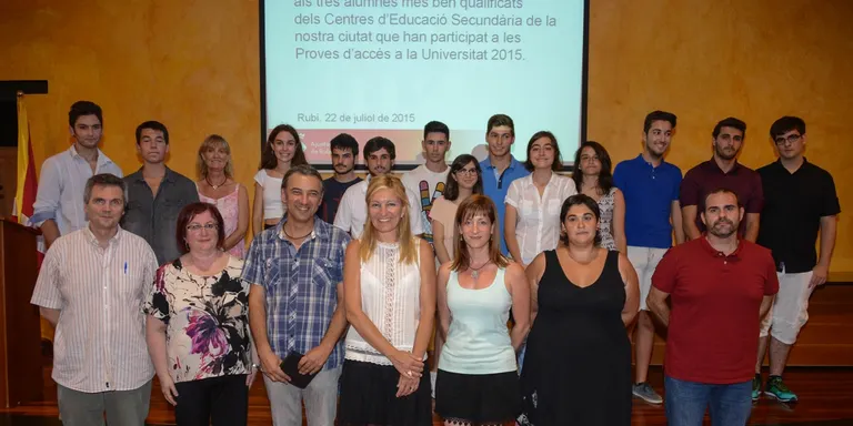 Les millors notes de selectivitat de Rubí reben el reconeixment de la ciutat