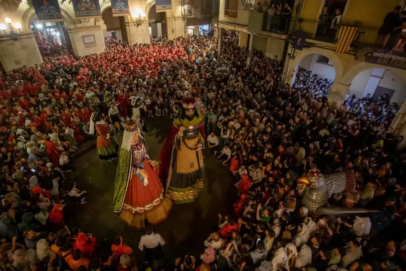 Es convoca el sorteig per veure els castells i el seguici des dels balcons de l'Ajuntament