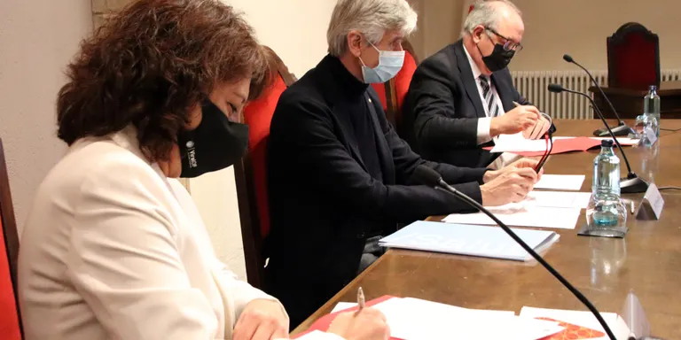 El Consorci Hospitalari de Vic i Santa Creu compartiran la gerència per oferir una atenció més integral als usuaris