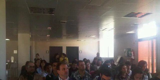 Alumnes d'un màster de la UAB analitzen les possibilitats de futur de l'aeròdrom Pirineus-La Seu d'Urgell