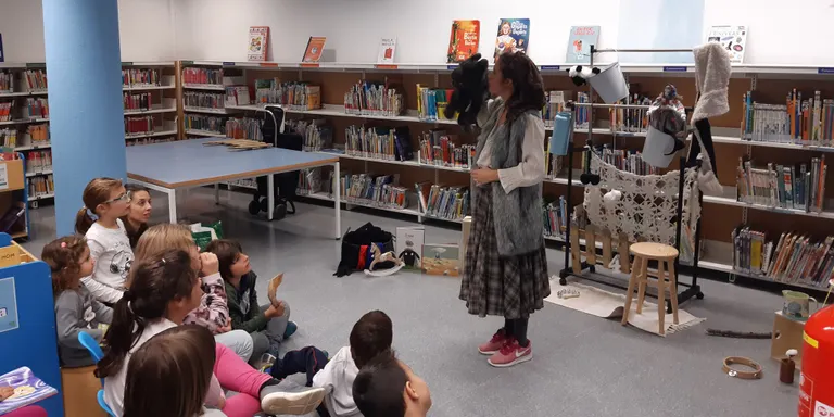 La poesia, els contes i la igualtat, protagonistes de les activitats de la Biblioteca de Cambrils el mes de març