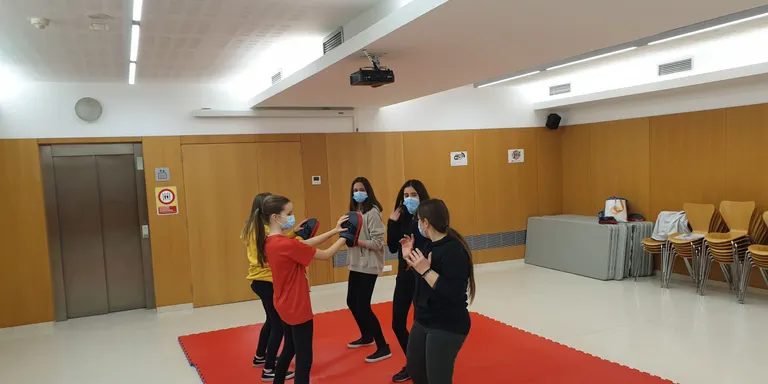 El Centre Cívic acull un taller d’autodefensa feminista