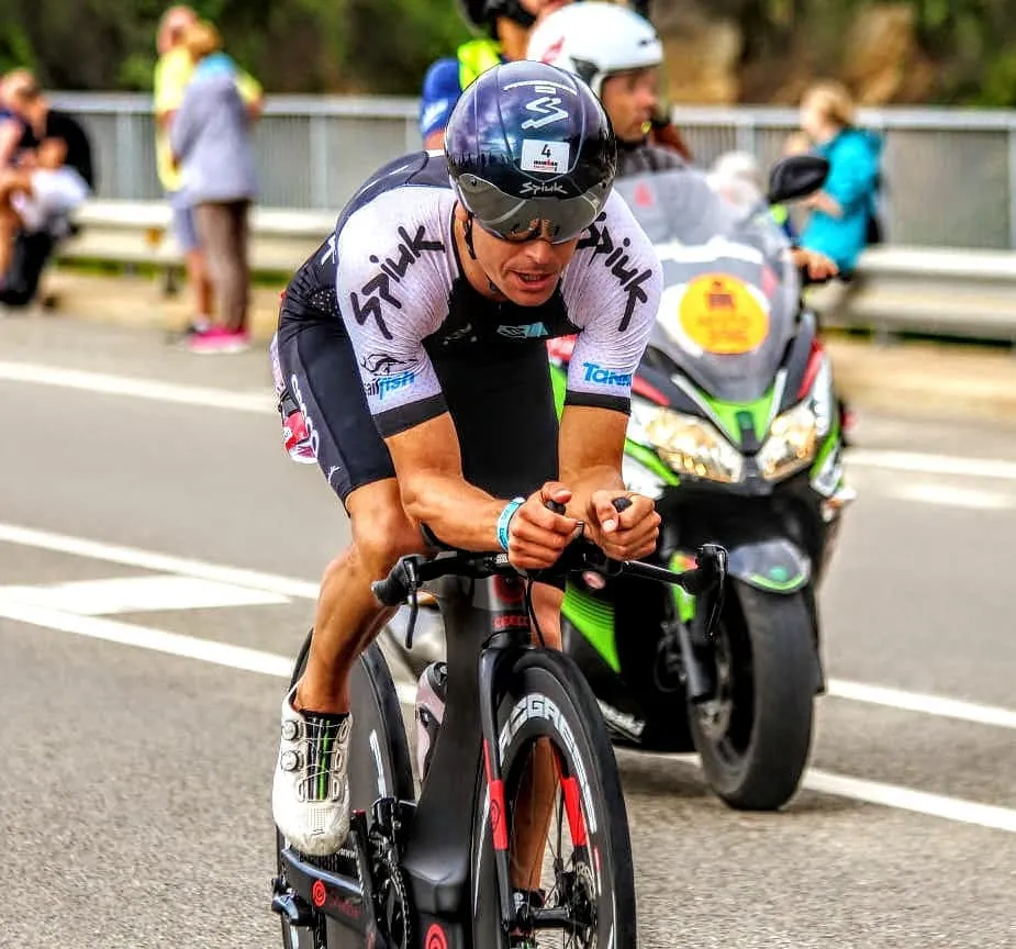 Florian Angert i Sara Svensk guanyen l'Ironman Barcelona