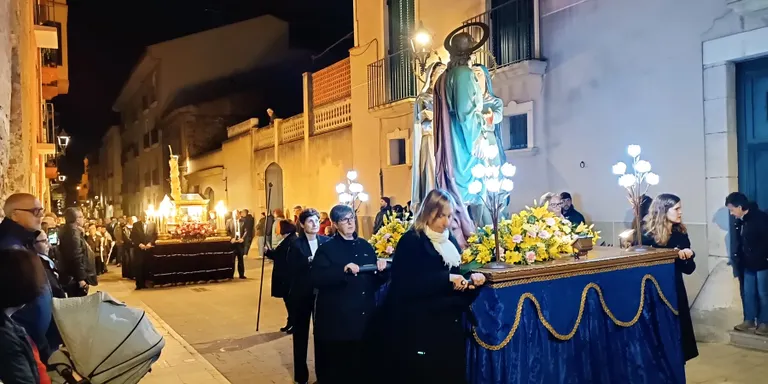El temps dóna una treva i permet la celebració de la processó del Sant Enterrament de Divendres Sant