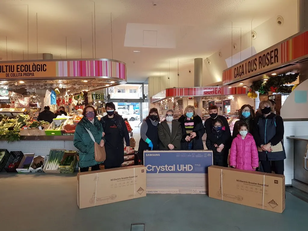 Lliurats els premis del sorteig de Nadal al Mercat Municipal