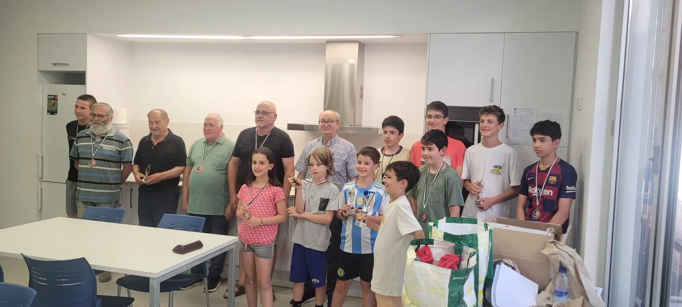 Joan Tordesillas, en la categoria d’adults, i Aleix Barcons, en sub-10, encapçalen el torneig d’hivern d’escacs de Solsona