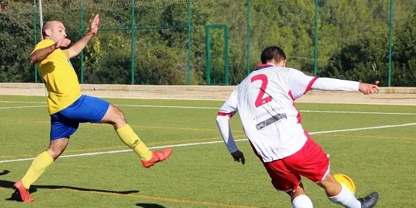 Un Catllar amb 10 jugadors claudica davant el Sant Ildefons en els últims minuts