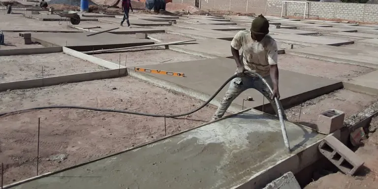 La construcció del centre sociocultural per a joves al Senegal que impulsa Caldes Solidària entra en les últimes fases