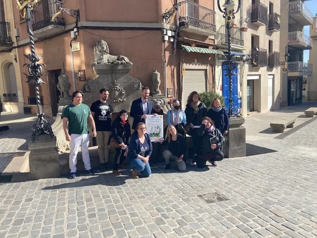 La plaça de la Font del Lleó s'estrena com a escenari de la diada de Sant Jordi a Caldes