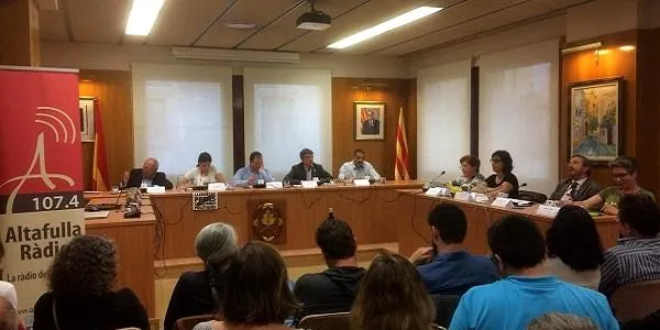 26M / Els projectes per a la gent gran, denominador comú entre les vuit llistes en el debat electoral d’Altafulla