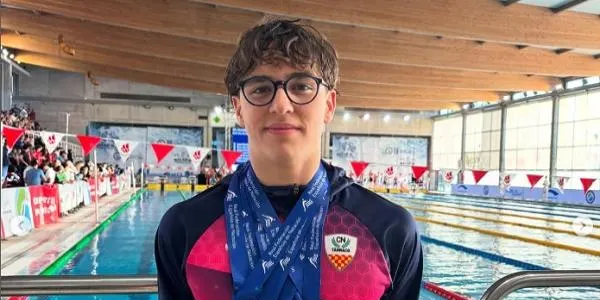 L’altafullenc Roc Vela es proclama campió en els 200 i els 400 metres del Campionat d’Espanya Infantil d’Hivern de natació