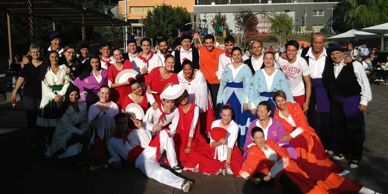 L'Esbart Valls del Nord presenta 'Aparences' a la Seu d'Urgell
