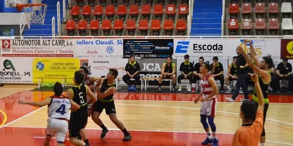 El Torredembarra BC pateix però s’endú la victòria davant el CB Valls (59-62)