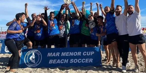 Llorenç Gómez condueix l’Atlético Torroxeño al títol de la Mar Menor Cup de futbol platja