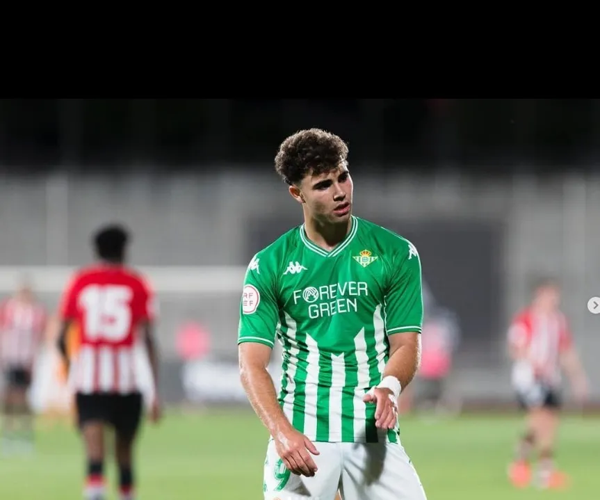 El cambrilenc Marcos Fernández renova amb el Betis fins al 2025