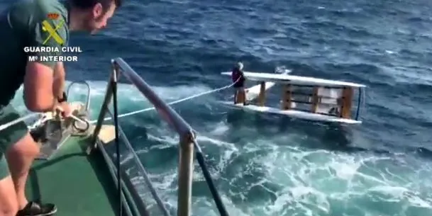 La Guàrdia Civil rescata un home que havia naufragat davant de la costa del nostre poble