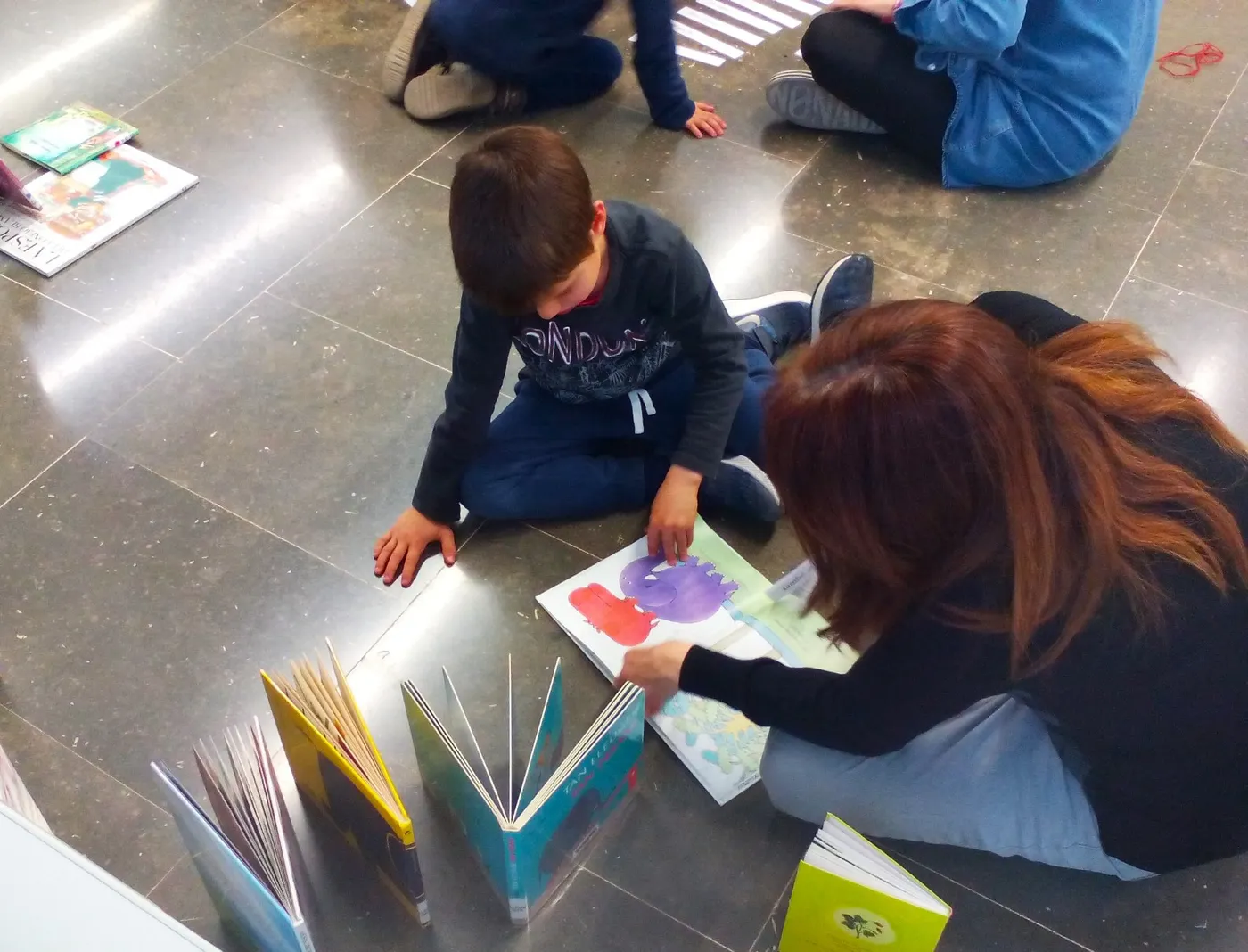<strong>La biblioteca Carles Morató celebra el seu vuitè aniversari amb un laboratori de lectura sobre els avis</strong>