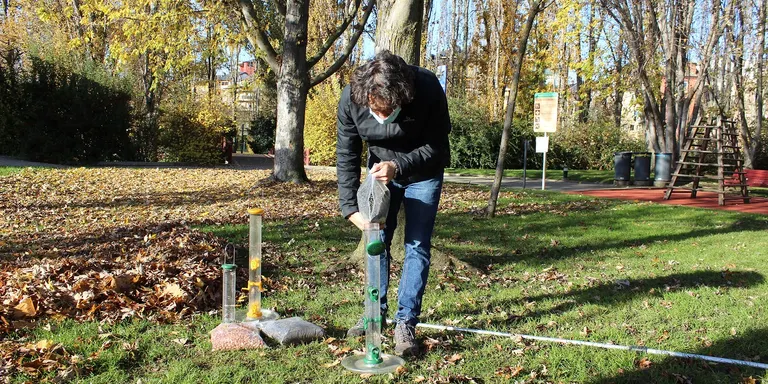 La Seu d’Urgell instal·la novament menjadores i caixes niu per a ocells en zones verdes