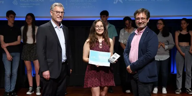 Miroslava Ornella Alcázar, estudiant de l'institut Manolo Hugué, guanya un premi al concurs literari AMIC-Ficcions