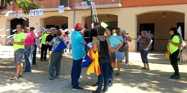 L’ANC d'Altafulla se suma a la ‘Marató per la Democràcia’ amb la lectura del manifest, l’encartellada, i un vermut popular