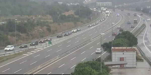 Cinc persones ferides, una d’elles crítiques en un accident a l’AP-7 a l’altura de la Mora