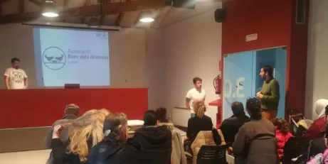Beneficiaris del projecte Aliments per la Solidaritat de l’Alt Urgell participen en un taller d'alimentació saludable