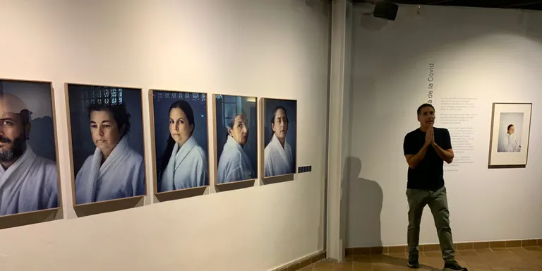 Thermalia acull fins al gener l’exposició que mostra la realitat de la Covid persistent i els beneficis de la balneoteràpia per pal·liar-ne els símptomes