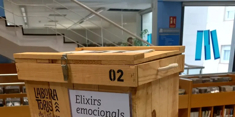 La Biblioteca de Cambrils programa un laboratori d’elixirs emocionals per celebrar Sant Jordi