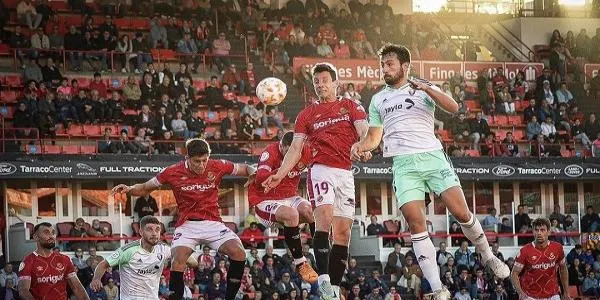 El Nàstic reforça l’eix de la defensa amb Unai Dufur