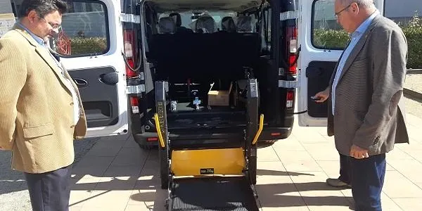 La gent gran d’Altafulla disposa d’un nou vehicle per al transport adaptat