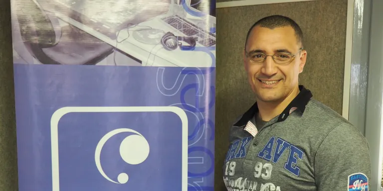 Omar El Bachiri presenta el llibre 'Feliz y con ahorros'