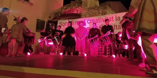 Els versots dels Diables Petits d'Altafulla reivindiquen el seu esperit satíric