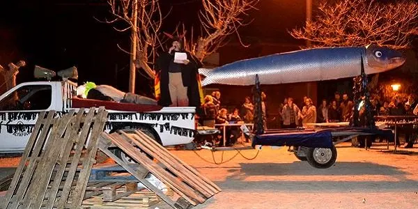 La crisi del peix blau a la costa tarragonina obliga l’Ajuntament d’Altafulla a oferir arengades i llonganissa el Dimecres de Cendra