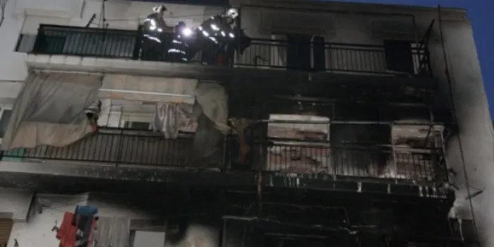Els bombers d'Arenys participen en les tasques d'extinció de l'incendi a Mataró
