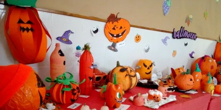 Més de 120 alumnes participen a la Mostra de Carabasses reciclades de Halloween del Col·legi Mare de Déu dels Socós