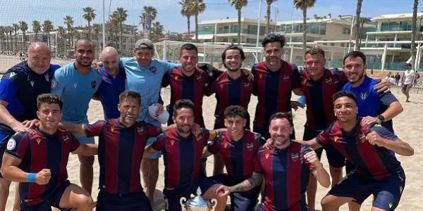 Els torrencs José Arias i Eliott Mounoud a l’assalt de la Lliga Espanyola de futbol platja