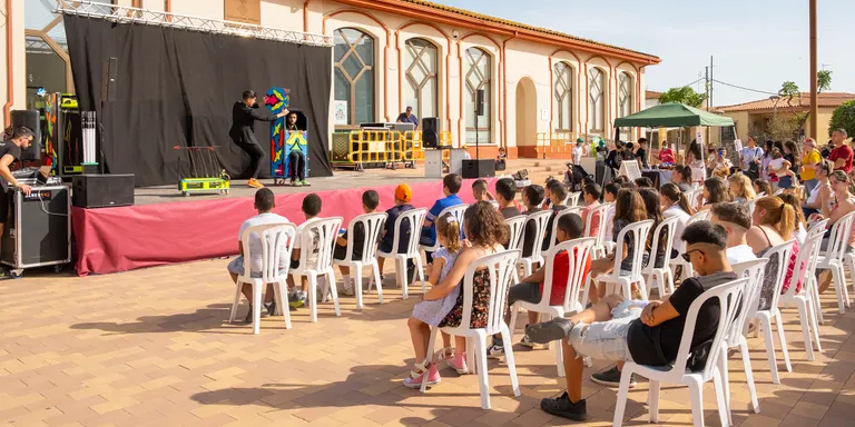 La Festa de les Ampa omple de jocs i activitats de lleure familiar la plaça de les Escoles Velles
